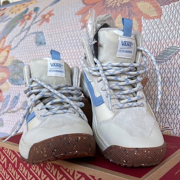 Vans Ultrarange Exo
Vintage White/Blue Stripe
VNOA5KS570U
WMNS Boots - Sneakers - Picture 7 of 16